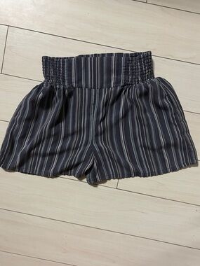 Kimchi Blue Navy & Cream Striped High-Waist Shorts